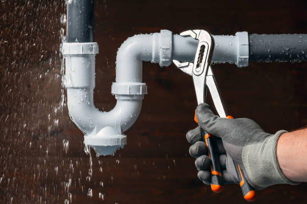Professional Leak Detection technician working in Paris, VA